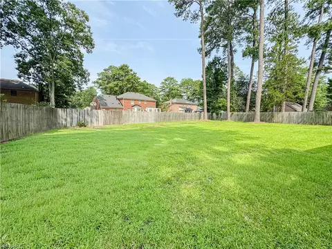 Exterior - 2948 Tyre Neck Rd, Chesapeake, VA 23321 photo 4 of 5
