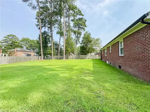 Exterior - 2948 Tyre Neck Rd, Chesapeake, VA 23321 photo 5 of 5