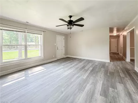 Living - 2948 Tyre Neck Rd, Chesapeake, VA 23321 photo 2 of 5