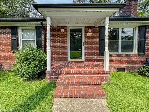 Exterior - 2948 Tyre Neck Rd, Chesapeake, VA 23321 photo 2 of 5