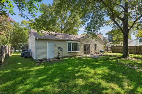 Exterior - 9 Westmont Dr, Hampton, VA 23666 photo 5 of 8