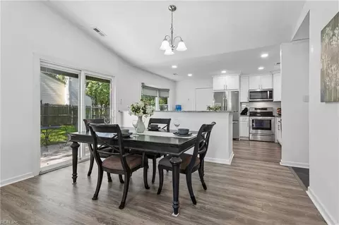 Dining - 9 Westmont Dr, Hampton, VA 23666 photo 2 of 3