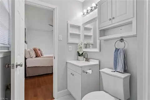 Bath - 9 Westmont Dr, Hampton, VA 23666 photo 3 of 3