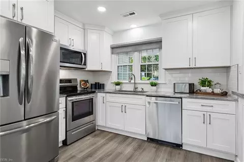 Kitchen - 9 Westmont Dr, Hampton, VA 23666 photo 2 of 7