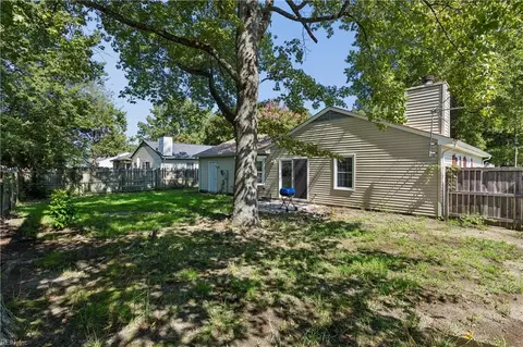Exterior - 9 Westmont Dr, Hampton, VA 23666 photo 4 of 8