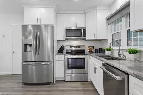 Kitchen - 9 Westmont Dr, Hampton, VA 23666 photo 1 of 7