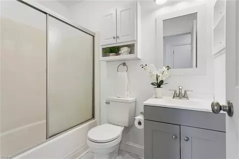 Bath - 9 Westmont Dr, Hampton, VA 23666 photo 1 of 3
