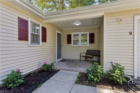 Exterior - 9 Westmont Dr, Hampton, VA 23666 photo 2 of 8
