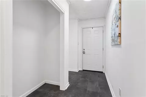 Entry Way - 9 Westmont Dr, Hampton, VA 23666 photo 2 of 2