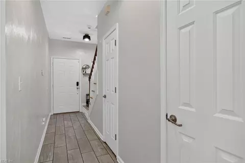 Entry Way - 2000 Paramont Ave, Chesapeake, VA 23320 photo 1 of 6