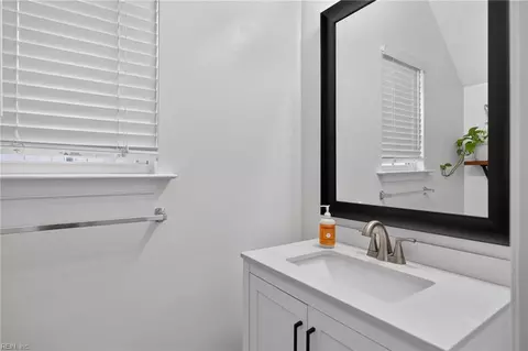 Bath - 2000 Paramont Ave, Chesapeake, VA 23320 photo 2 of 2