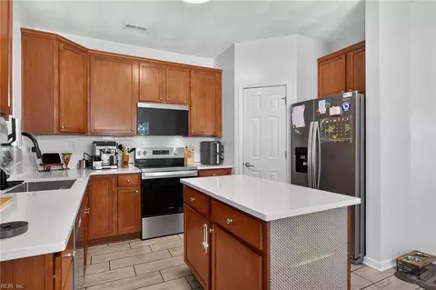 Kitchen - 2000 Paramont Ave, Chesapeake, VA 23320 photo 1 of 2