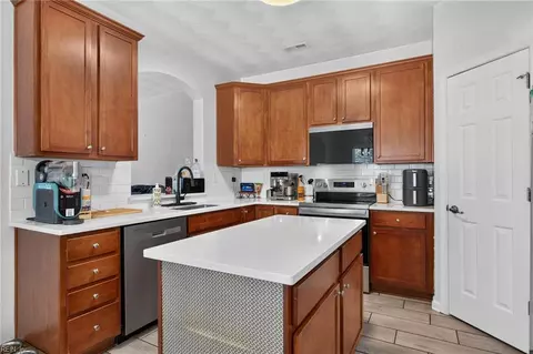 Kitchen - 2000 Paramont Ave, Chesapeake, VA 23320 photo 2 of 2