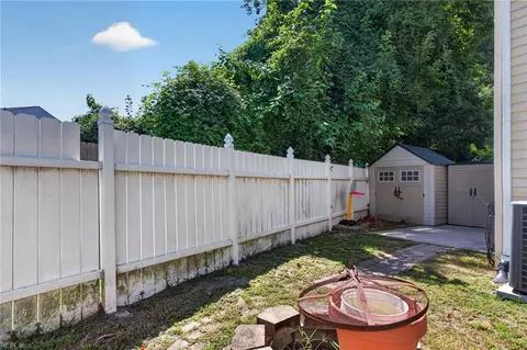 Exterior - 2000 Paramont Ave, Chesapeake, VA 23320 photo 3 of 4