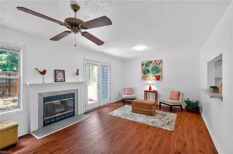Living - 69 Madison Chse Chase, Hampton, VA 23666 photo 2 of 5