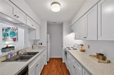 Kitchen - 69 Madison Chse Chase, Hampton, VA 23666 photo 1 of 4