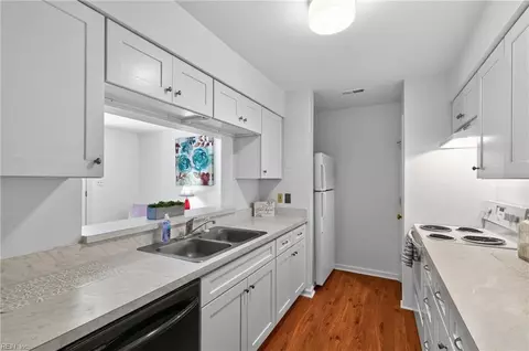 Kitchen - 69 Madison Chse Chase, Hampton, VA 23666 photo 2 of 4