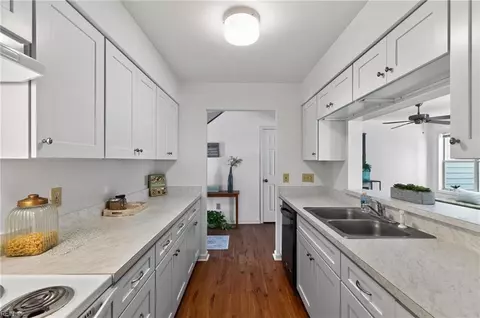 Kitchen - 69 Madison Chse Chase, Hampton, VA 23666 photo 4 of 4