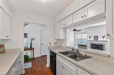 Kitchen - 69 Madison Chse Chase, Hampton, VA 23666 photo 3 of 4