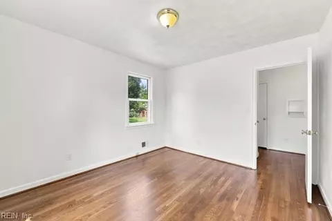 Bedroom - 5812 Beechwalk Dr, Virginia Beach, VA 23464 photo 3 of 6