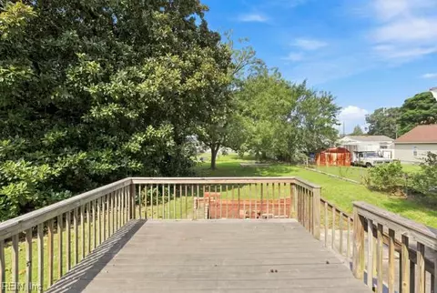 Exterior - 5812 Beechwalk Dr, Virginia Beach, VA 23464 photo 2 of 4