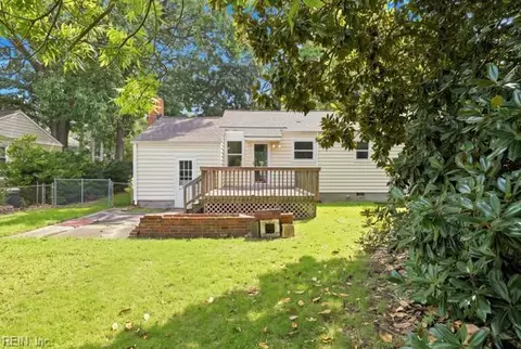 Exterior - 5812 Beechwalk Dr, Virginia Beach, VA 23464 photo 3 of 4