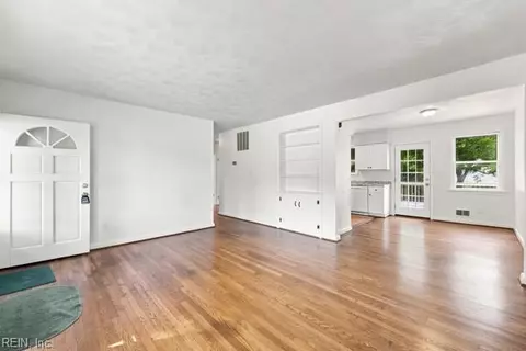 Living - 5812 Beechwalk Dr, Virginia Beach, VA 23464 photo 1 of 3