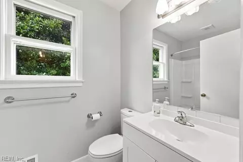 Bath - 5812 Beechwalk Dr, Virginia Beach, VA 23464 photo 2 of 3