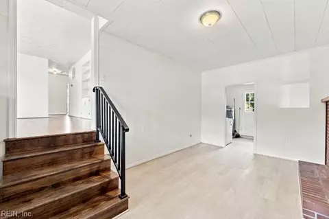 Entry Way - 5812 Beechwalk Dr, Virginia Beach, VA 23464 photo 3 of 3