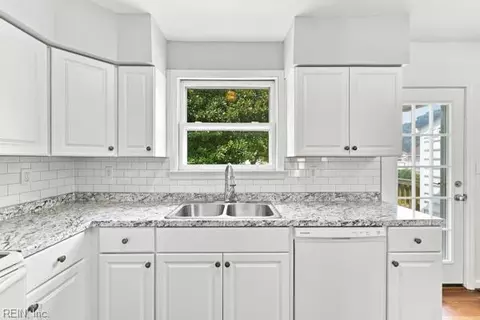 Kitchen - 5812 Beechwalk Dr, Virginia Beach, VA 23464 photo 2 of 3