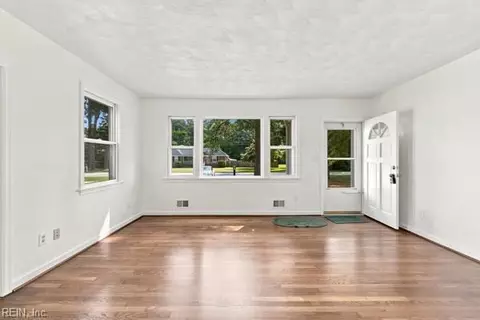 Living - 5812 Beechwalk Dr, Virginia Beach, VA 23464 photo 2 of 3