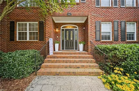 844 Greenfield Ln, Chesapeake, VA 23322
