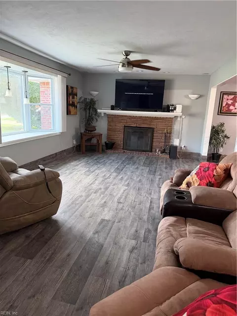 Living - 2970 Murray Ave, Norfolk, VA 23518 photo 1 of 2