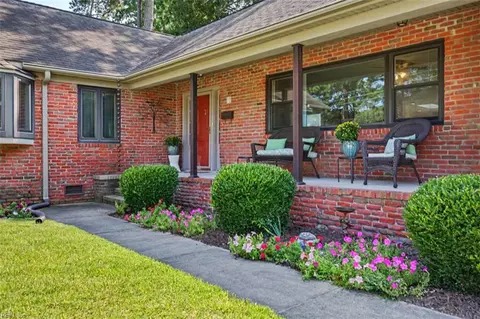 Exterior - 12 Pine Cone Dr, Hampton, VA 23669 photo 2 of 6