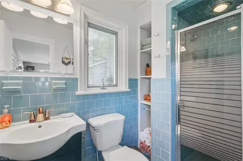 Bath - 12 Pine Cone Dr, Hampton, VA 23669 photo 1 of 2