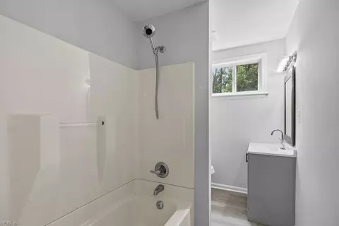 Bath - 56 Banister Dr, Hampton, VA 23666 photo 2 of 4