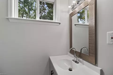 Bath - 56 Banister Dr, Hampton, VA 23666 photo 3 of 4
