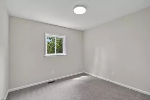 Bedroom - 56 Banister Dr, Hampton, VA 23666 photo 10 of 11