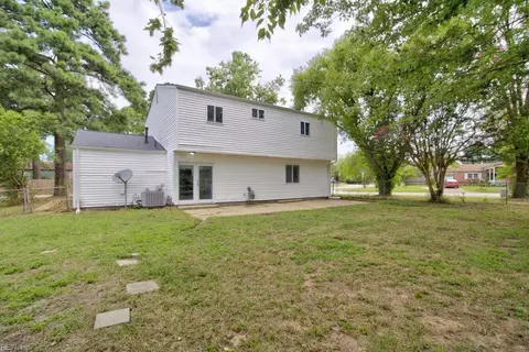 Exterior - 56 Banister Dr, Hampton, VA 23666 photo 4 of 5