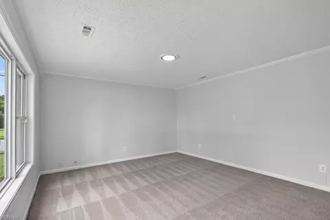Living - 56 Banister Dr, Hampton, VA 23666 photo 2 of 3
