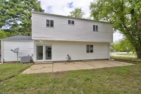 Exterior - 56 Banister Dr, Hampton, VA 23666 photo 3 of 5