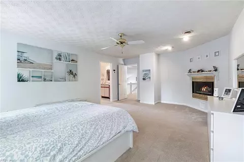 Bedroom - 17 Fields Dr, Hampton, VA 23664 photo 4 of 7