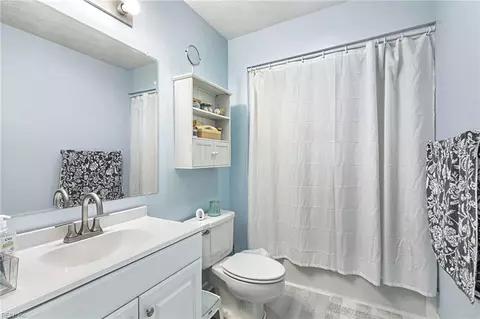 Bath - 17 Fields Dr, Hampton, VA 23664 photo 1 of 4