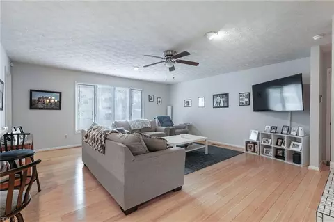Living - 17 Fields Dr, Hampton, VA 23664 photo 4 of 5