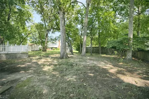 Exterior - 17 Fields Dr, Hampton, VA 23664 photo 6 of 12