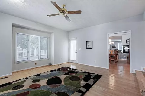 Living - 17 Fields Dr, Hampton, VA 23664 photo 2 of 5