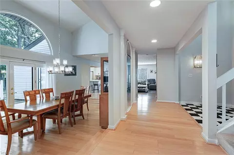 Entry Way - 17 Fields Dr, Hampton, VA 23664 photo 3 of 4