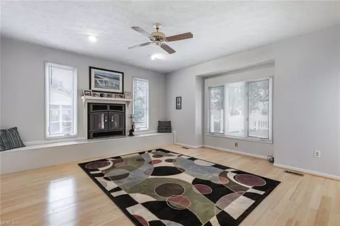 Living - 17 Fields Dr, Hampton, VA 23664 photo 1 of 5