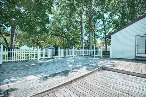Exterior - 17 Fields Dr, Hampton, VA 23664 photo 10 of 12