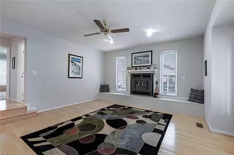 Living - 17 Fields Dr, Hampton, VA 23664 photo 3 of 5